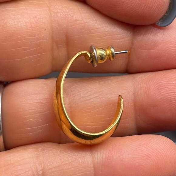 Sarah Coventry Hoop Earrings Post Back Closure Gold Tone Classy Classic Timeless - Picture 6 of 7